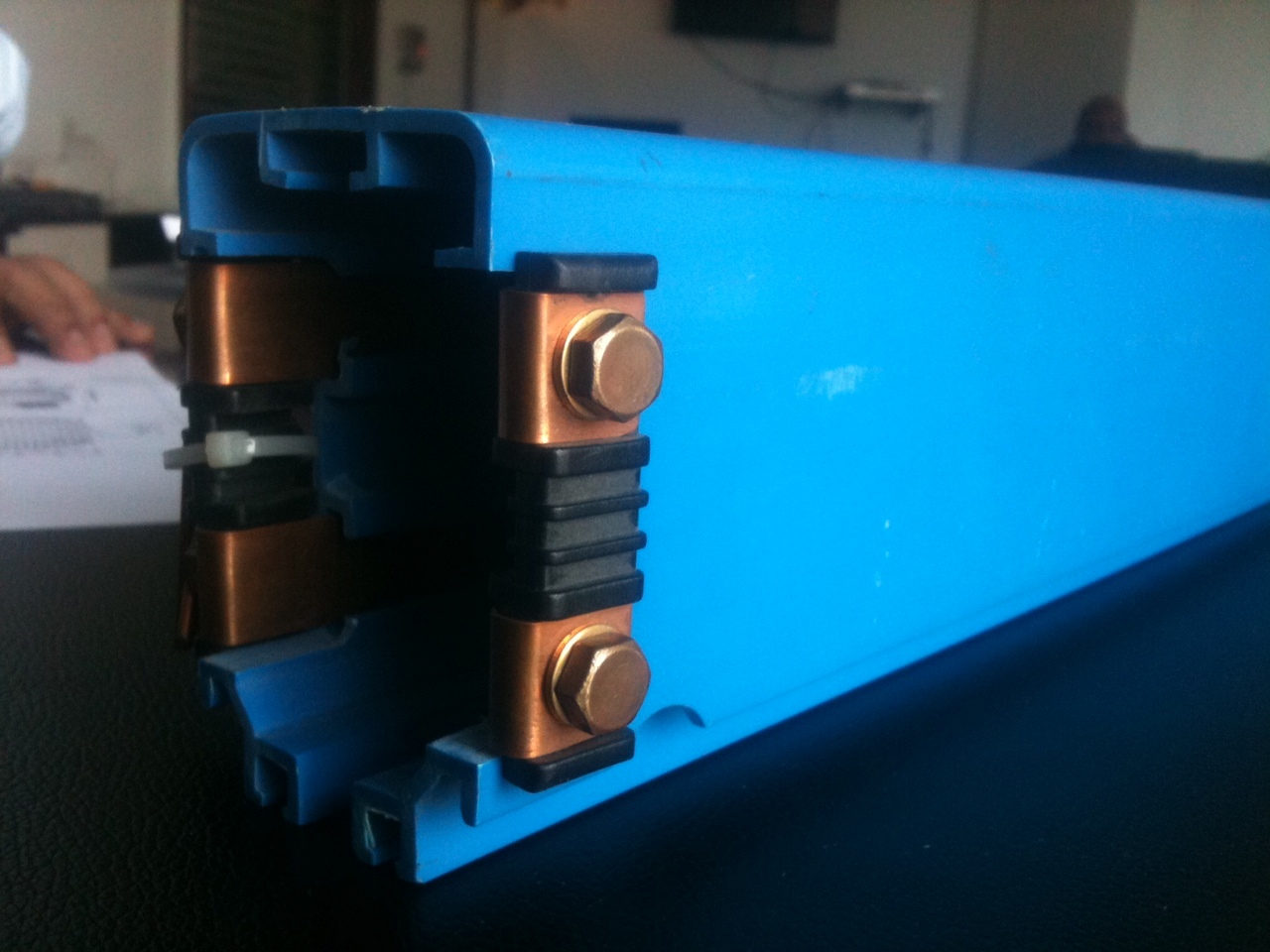 Dsl Busbar System - Aluminium, Galvanized Iron & Copper Materials | 200-400 Amp Current Range, Low Maintenance Solution, High Quality Assurance