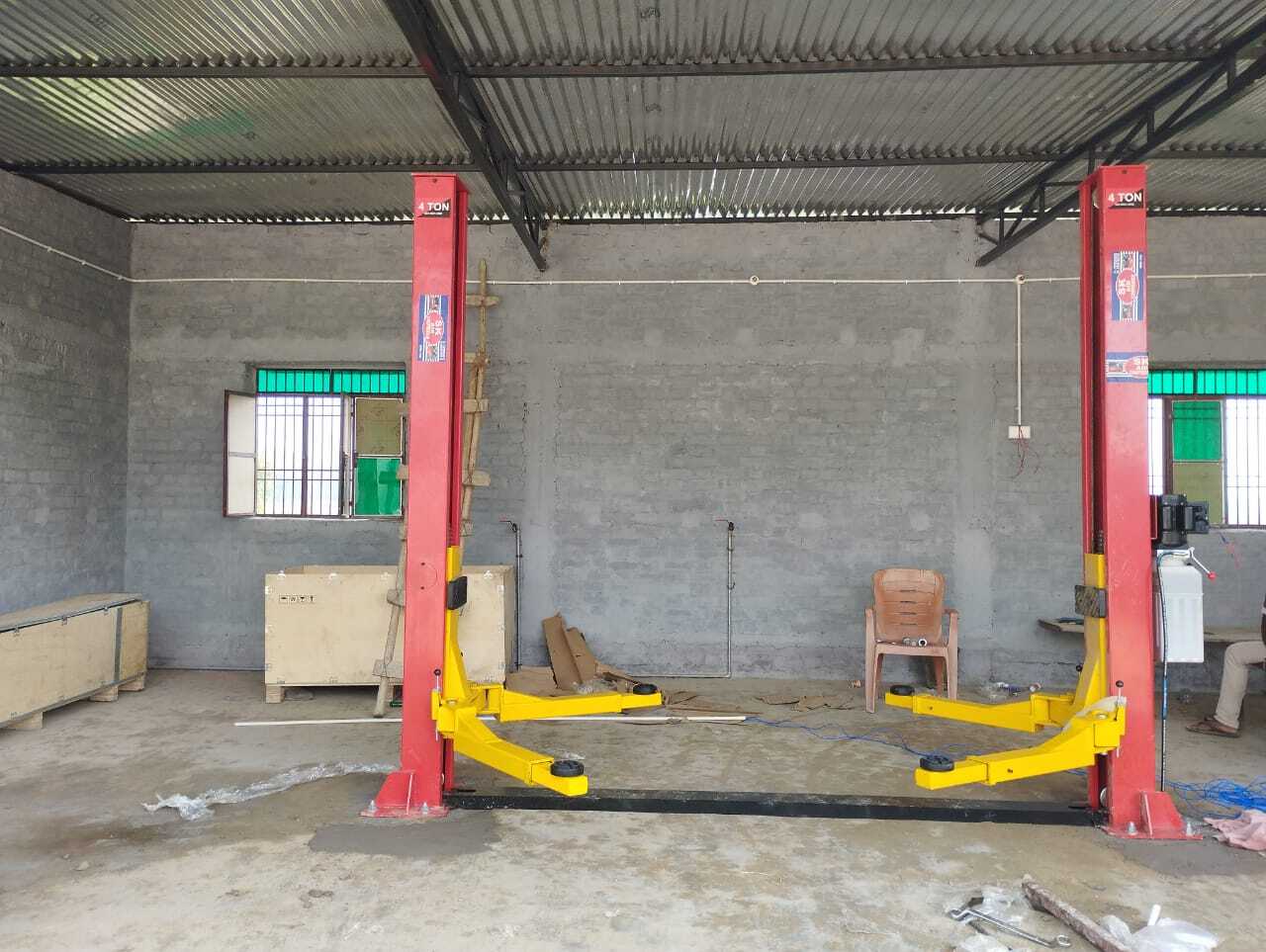 Two Post Mechanical Lift - 4 Tonne Lifting Capacity, 9.5 Foot Length, 5.5 Foot Height, 44 Seconds Lifting Time, Stainless Steel Material, Ideal For Commercial Use