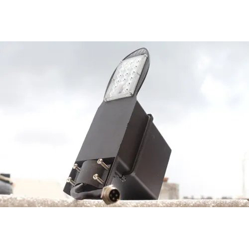 सौर सेमी इंटीग्रेटेड स्ट्रीट लाइट