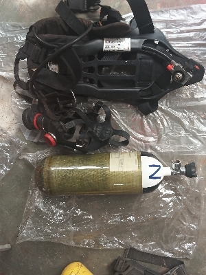 Breathing Apparatus Scba Set - Color: Black