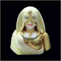 मरमर की बनी ठानी मूर्ति