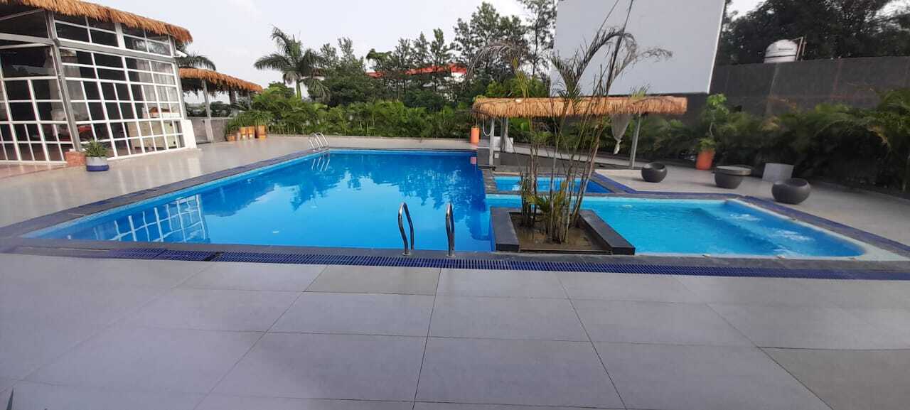 Indoor Swimming Pool - Concrete/tile Construction, Variable Dimensions , Purple Finish, Sand/cartridge Filtration, Heater/chiller Temperature Control