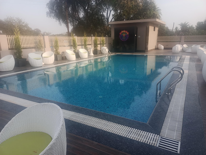 Indoor Swimming Pool - Concrete/tile Construction, Variable Dimensions , Purple Finish, Sand/cartridge Filtration, Heater/chiller Temperature Control