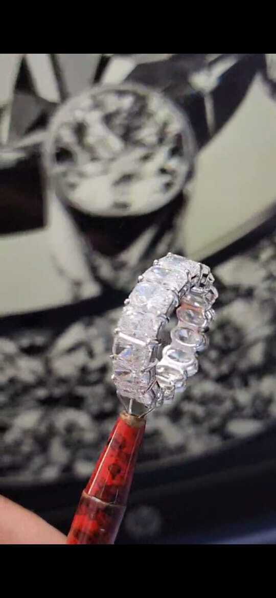 Diamond Ring - Vs1 Clarity, Excellent Cut , Unique Shape