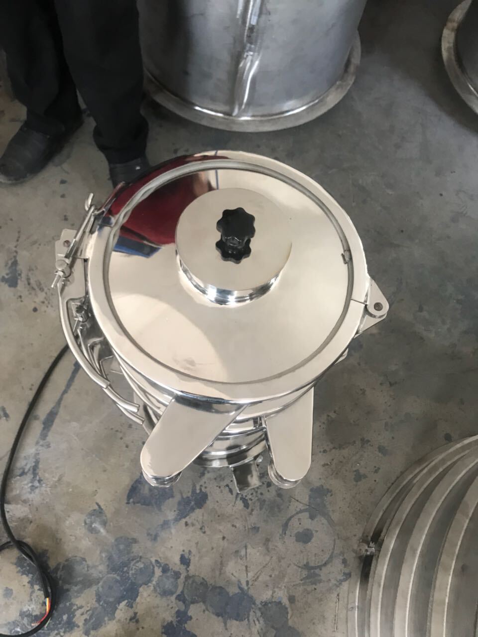 Vibro Shifter - Stainless Steel, Manual Control, Gray Color | 100 Capacity, 1 Year Warranty