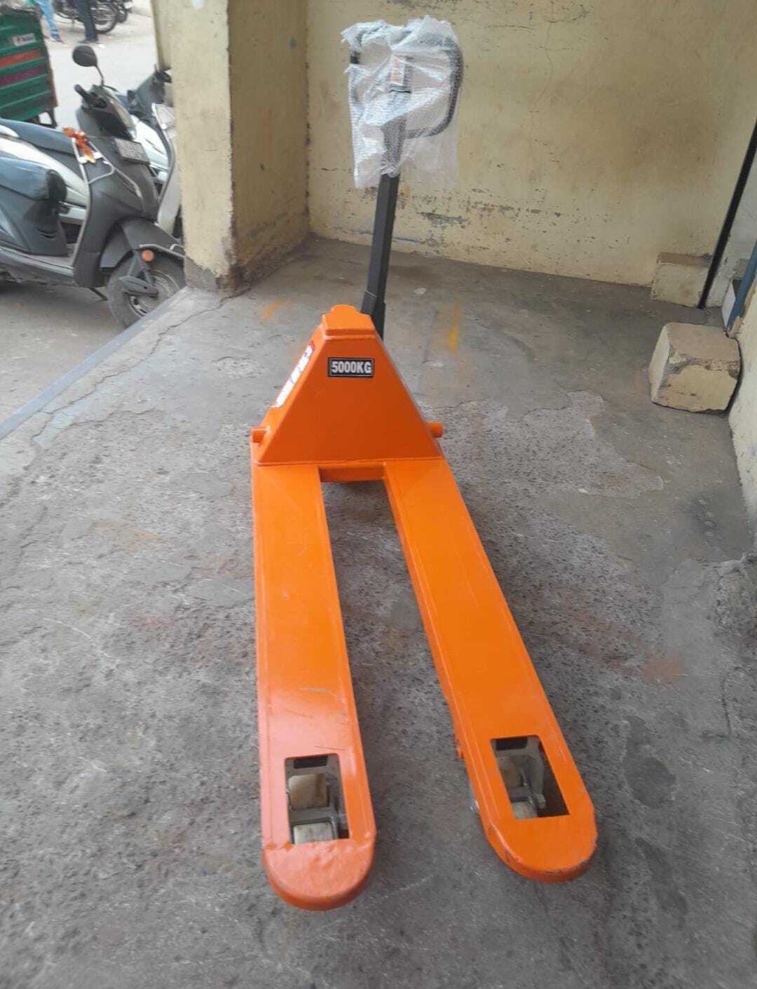Hydraulic Pallet Truck - 3t/5t Load Capacity 200mm Lifting Height | Durable Yellow Design Industrial Usage 4.3mm Plate Thickness