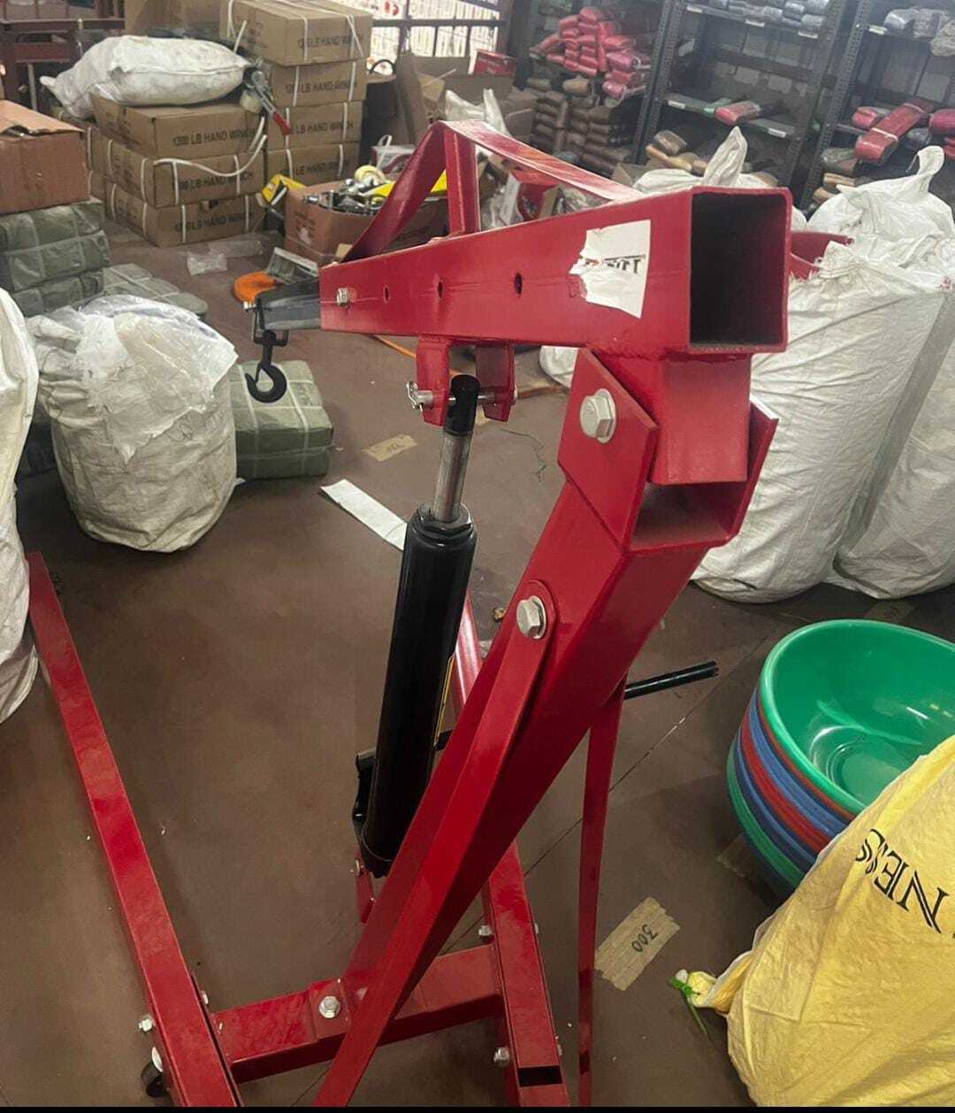 3 Tons Engine Crane Application: Workshop