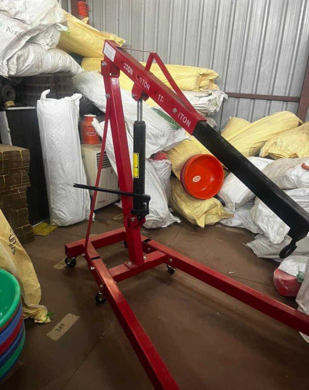 3 Tons Engine Crane Application: Workshop