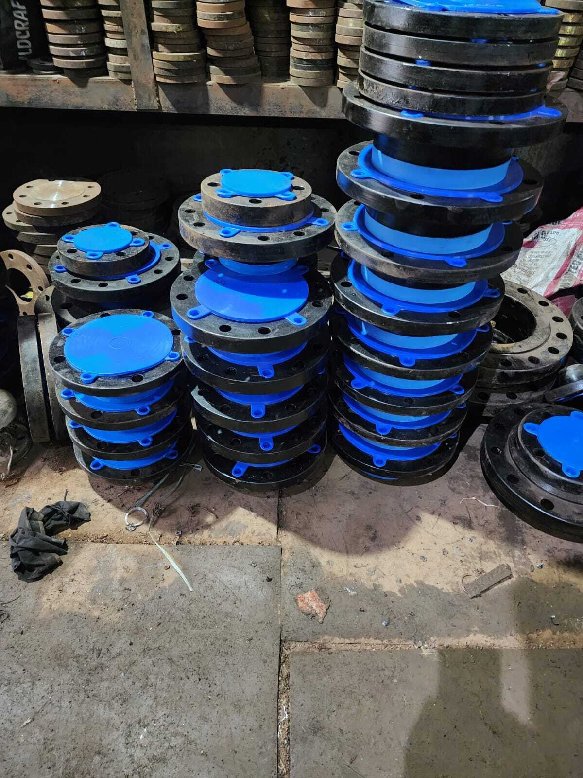 Mild Steel Flanges - Astm A105, Size 1/2" To 48", Black Color, 150-2500 Lbs Pressure Rating, High Ductility And Corrosion Resistance, Ansi B16.5 Standard