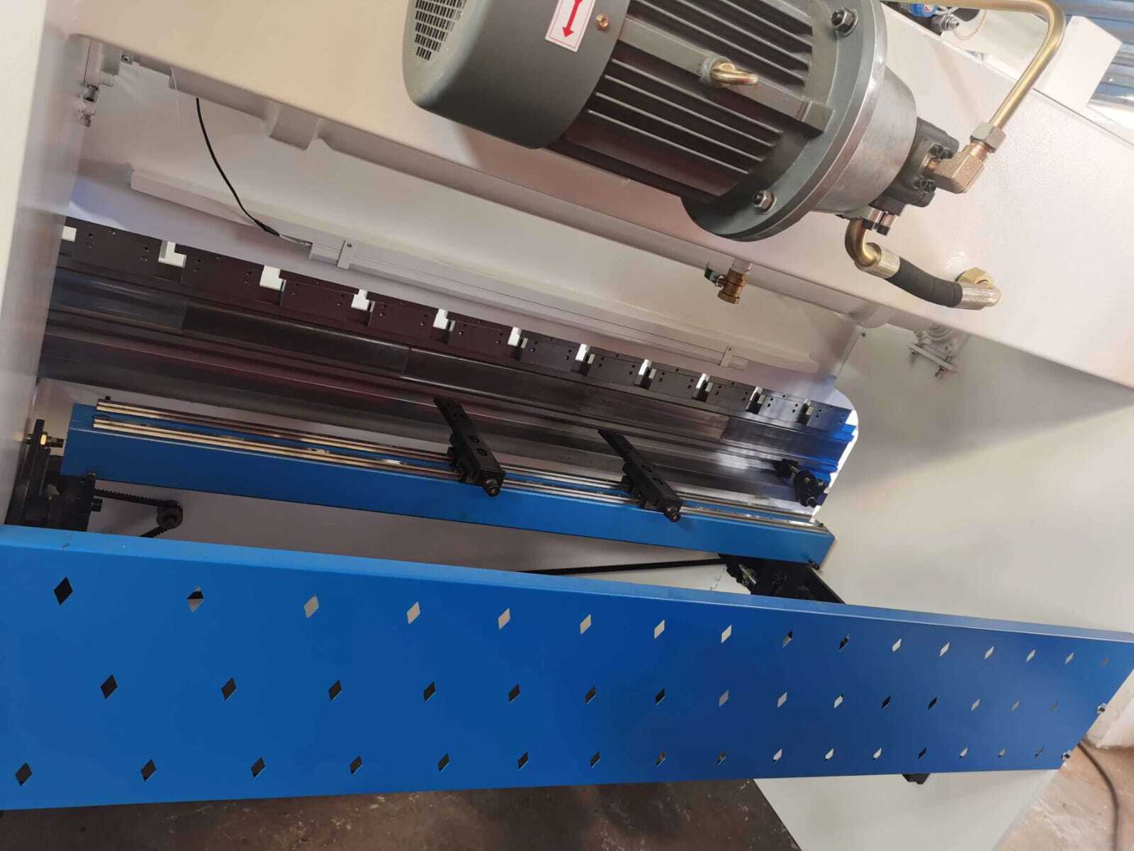 Cnc Press Break Machine - Metal Fabrication Excellence | Laser Type: Other, Cooling Mode: Other, Dxf Graphic Format Supported