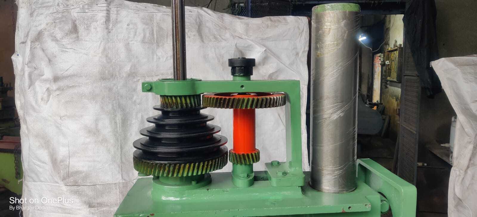 32mm Fine Feed Pillar Drill Machine - 1465l X 740d X 400w Mm, Green Color, 3 Phase 1.5 Hp Motor, 105-2651 Rpm Spindle Speed, 330x330 Mm Table Size, Manual Control System, 4 T-slots, 190 Kg Weight