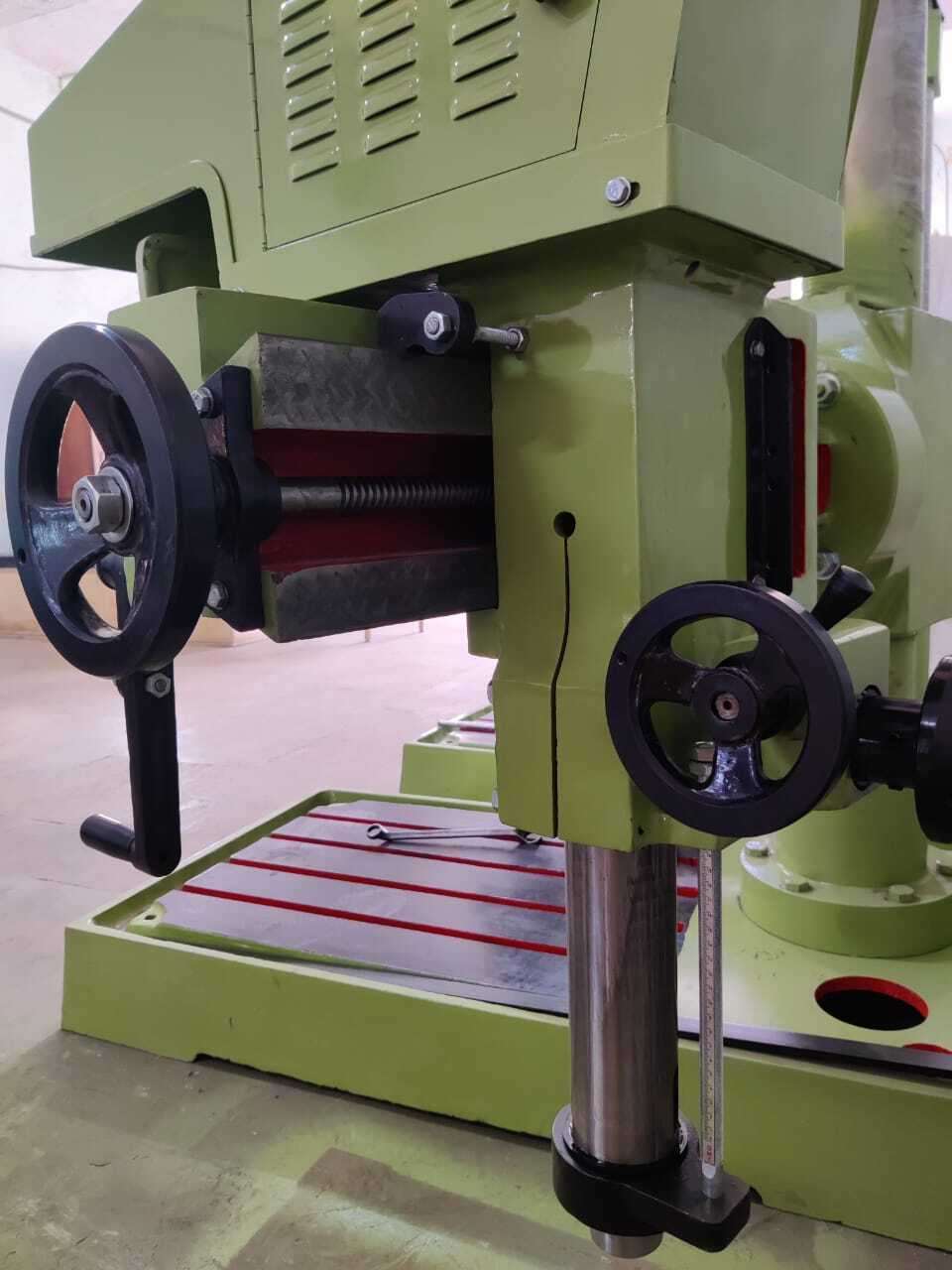 40 Mm Finefeed Heavy Duty Radial Type Drill Machine - Automatic Grade: Semi-automatic