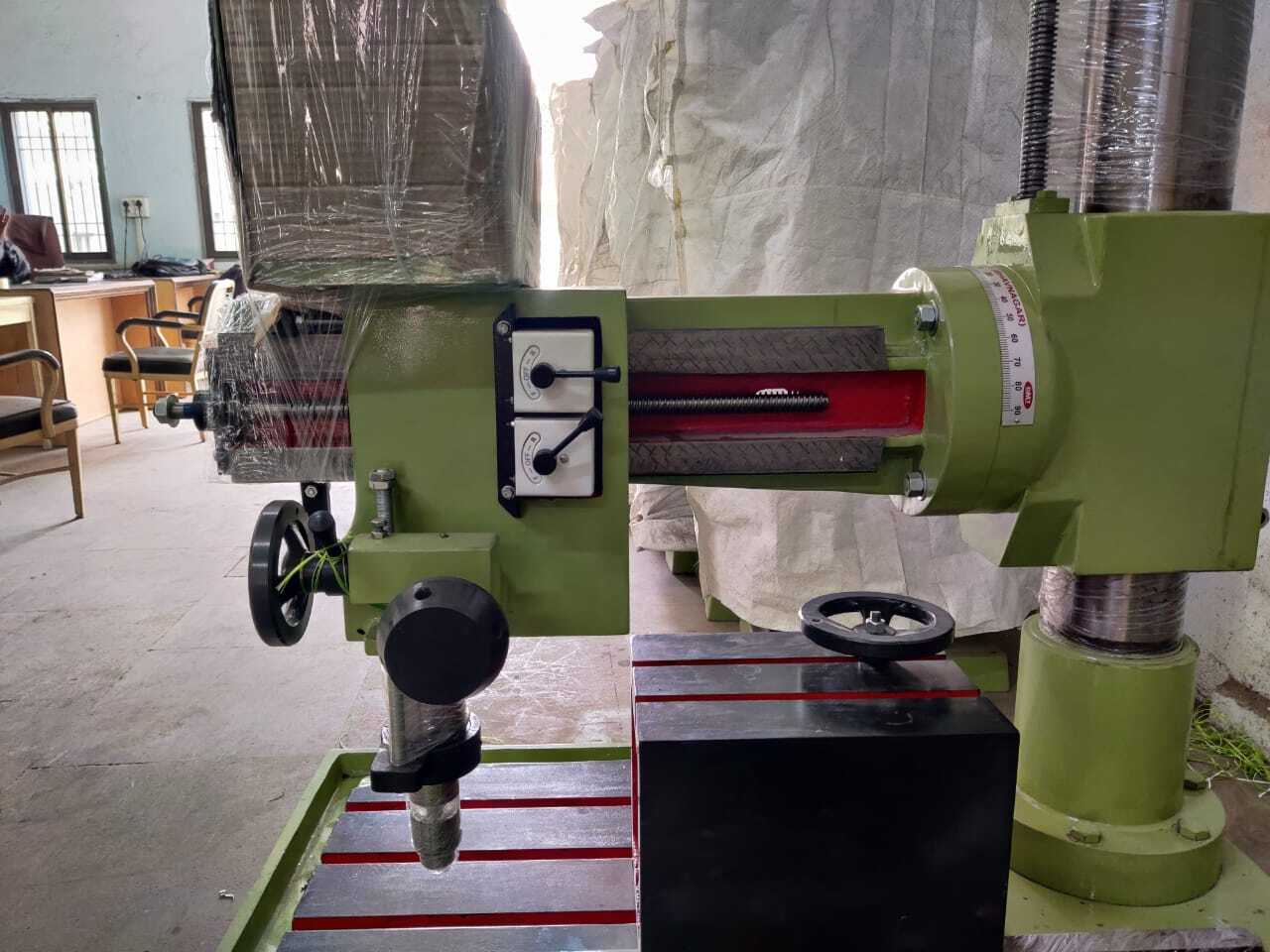 40 Mm Finefeed Heavy Duty Radial Type Drill Machine - Automatic Grade: Semi-automatic