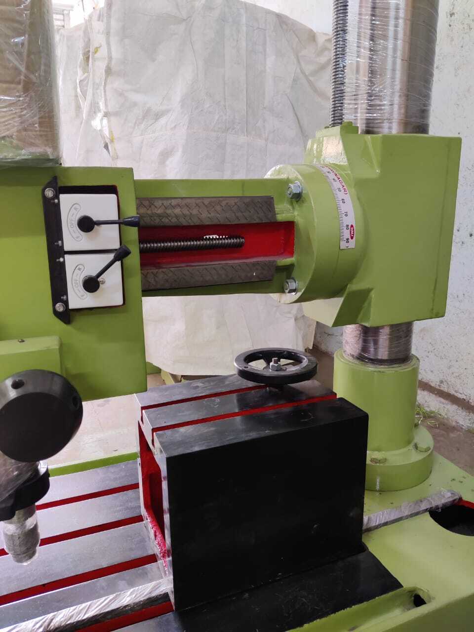 40 Mm Finefeed Heavy Duty Radial Type Drill Machine - Automatic Grade: Semi-automatic