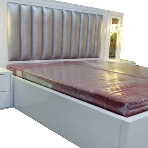 स्टोरेज के साथ डिजाइनर क्यूटेड डबल बेड