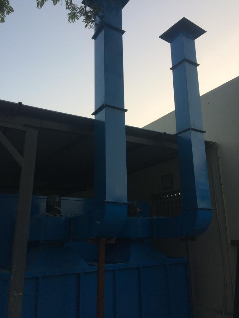 Spray Painting Machine - High Voltage Electric Stationary Unit, Integrated Dust And Fume Extraction, Pressurized System For Metal And Wood Surfaces