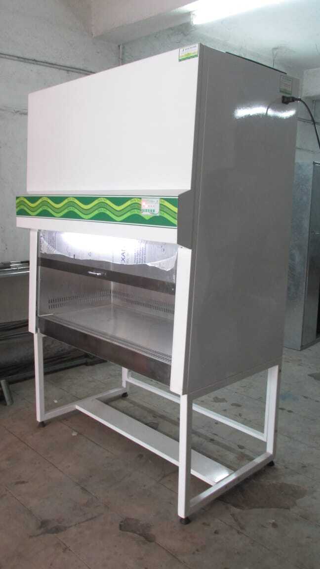 Biosafety Cabinet - Stainless Steel 304 , 3 Ft Size With 90 Fpm Air Flow And Uv Resistant Finish