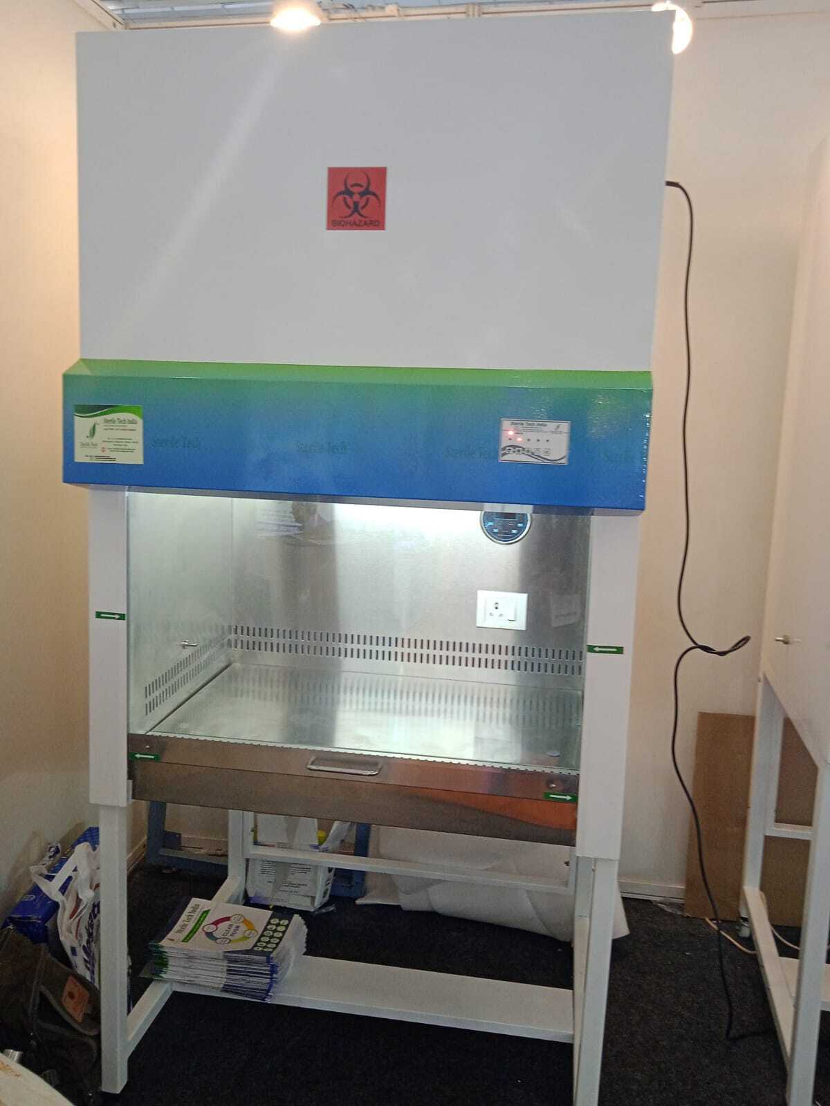 Biosafety Cabinet - Stainless Steel 304 , 3 Ft Size With 90 Fpm Air Flow And Uv Resistant Finish