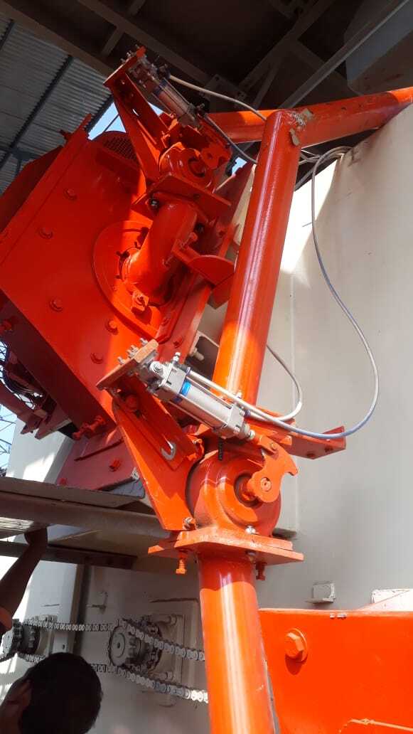 Four Wheel  Roller Conveyor Plate Shot Blasting Plant