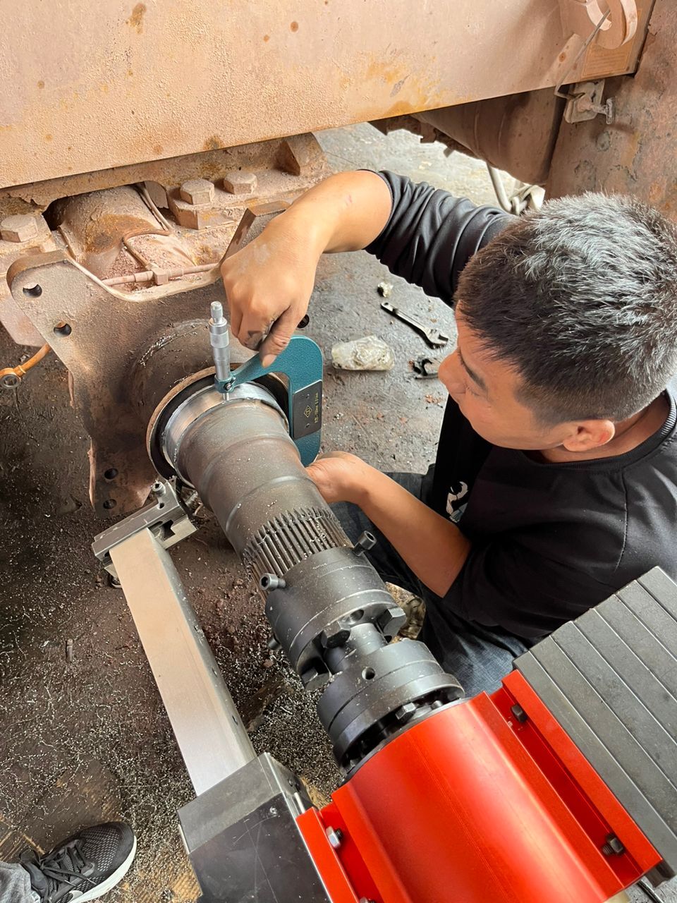 Outer Shaft Cutting And Welding Machine