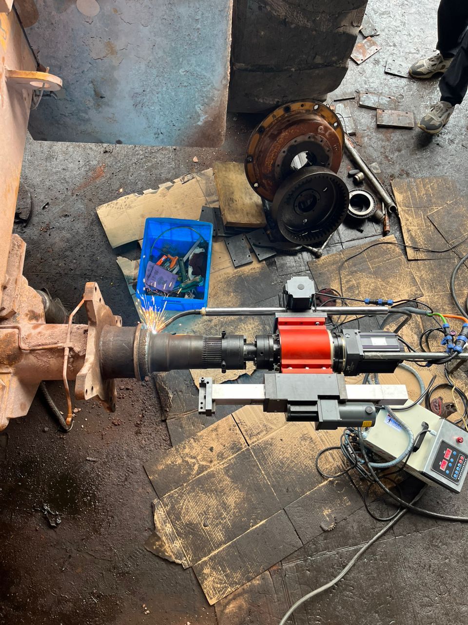 Outer Shaft Cutting And Welding Machine