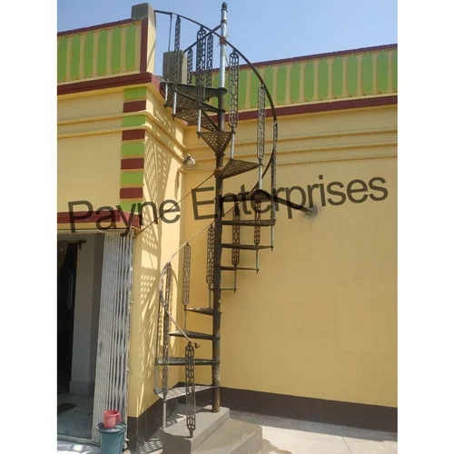 काला कास्ट आयरन सर्पिल सीढ़ी