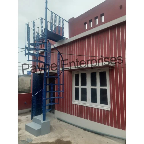 स्पायरल कास्ट आयरन सीढ़ी