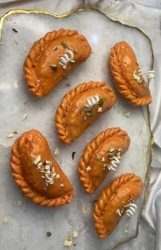 Gujjiya dessert soy candle