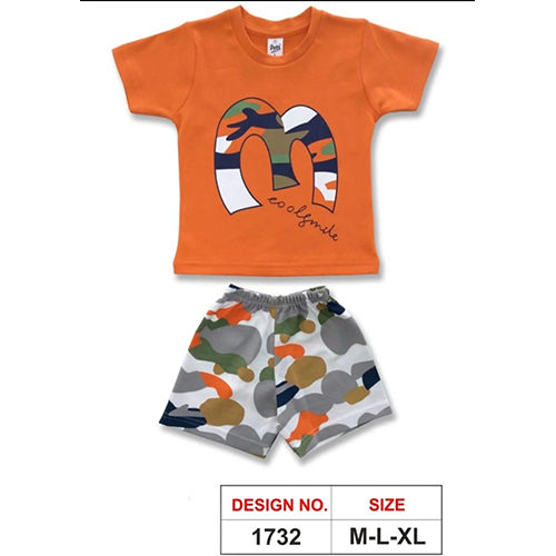 टी शर्ट और शॉर्ट्स सेट