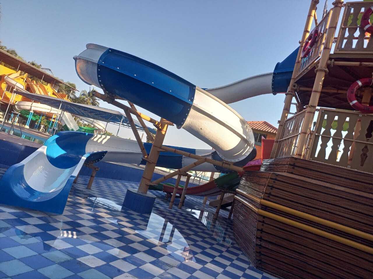Water Body Slide - Frp Material, 2-4 Passenger Capacity | Outdoor Thrill Ride For Children And Adults