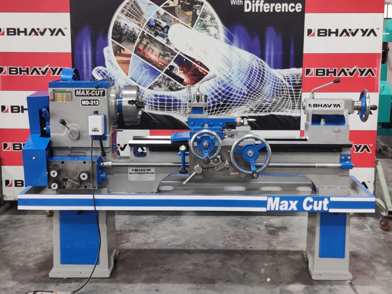 White And Blue Standard Model Medium Duty Lathe Machine