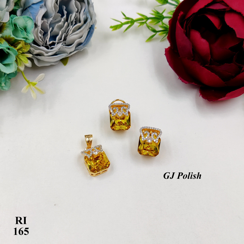 New Fashionable Stone Designer Locket Set - Gender: Women