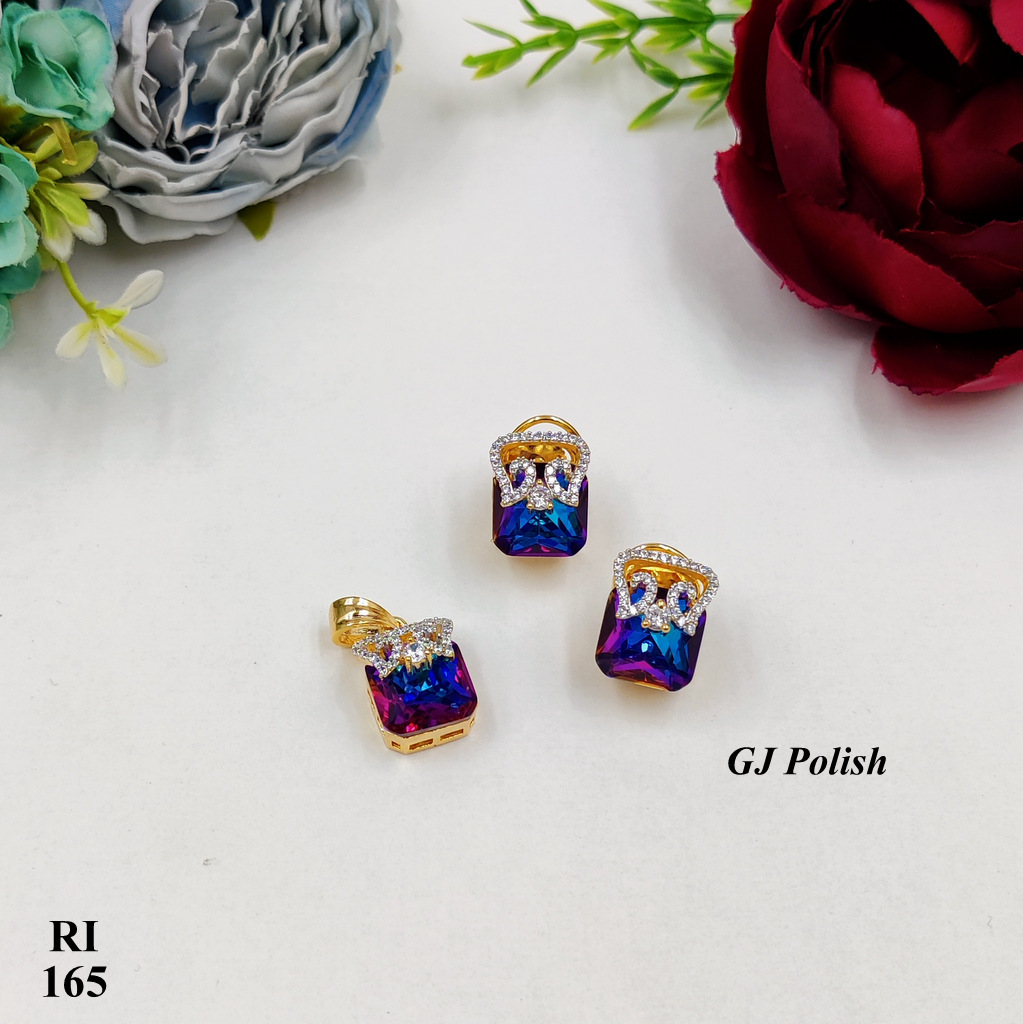 New Fashionable Stone Designer Locket Set - Gender: Women