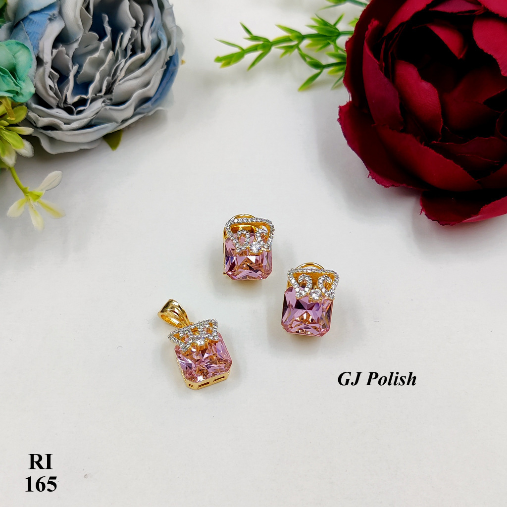 New Fashionable Stone Designer Locket Set - Gender: Women