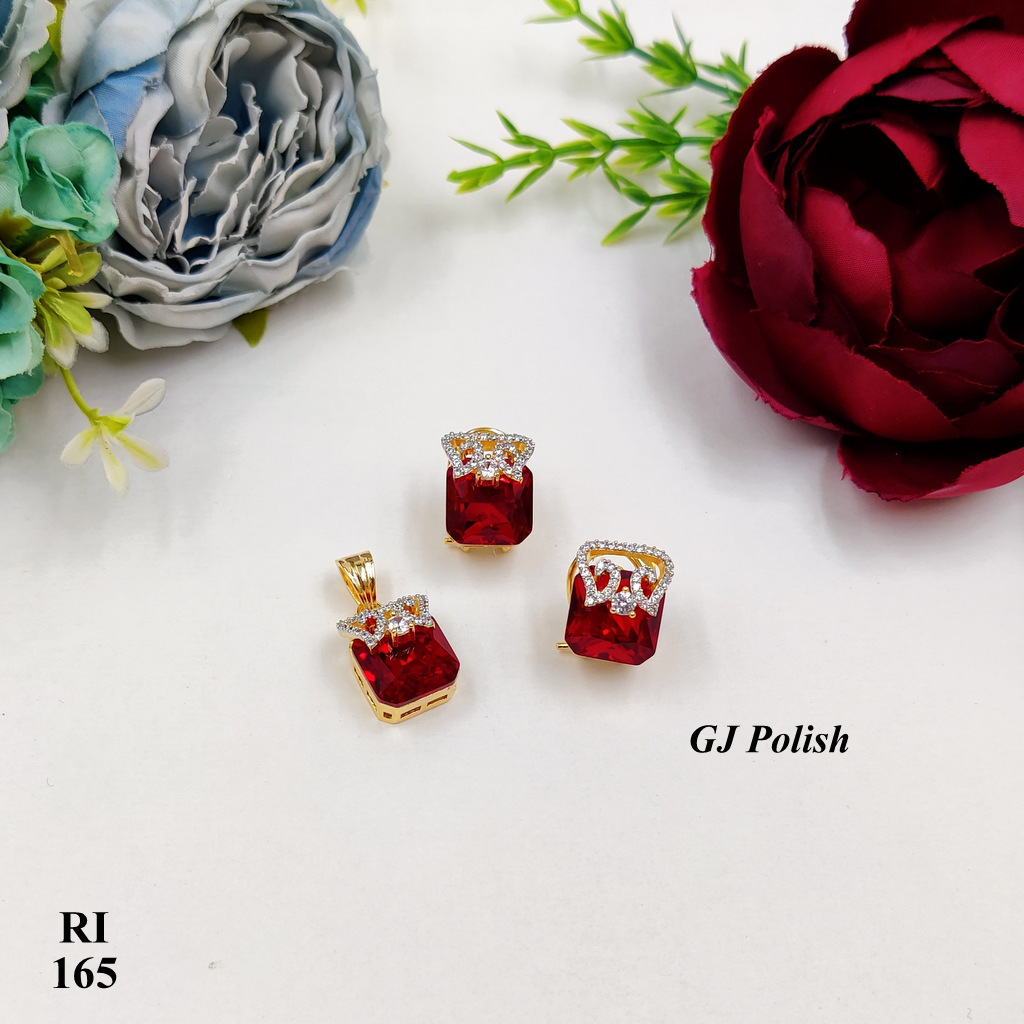 New Fashionable Stone Designer Locket Set - Gender: Women