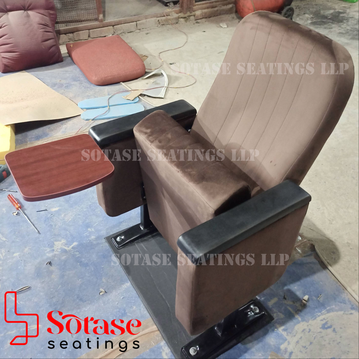Sotase Auditorium Tip-chair With Writing Pad