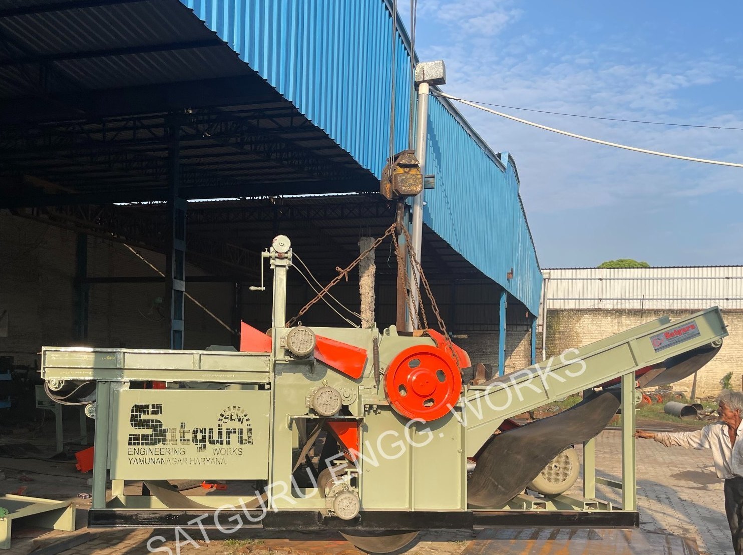 Industrial Wood Chipper Machine - 70 Hp, 2-20 Ton Per Hour Capacity | Heavy-duty Green Design, 1 Year Warranty, Automatic Operation