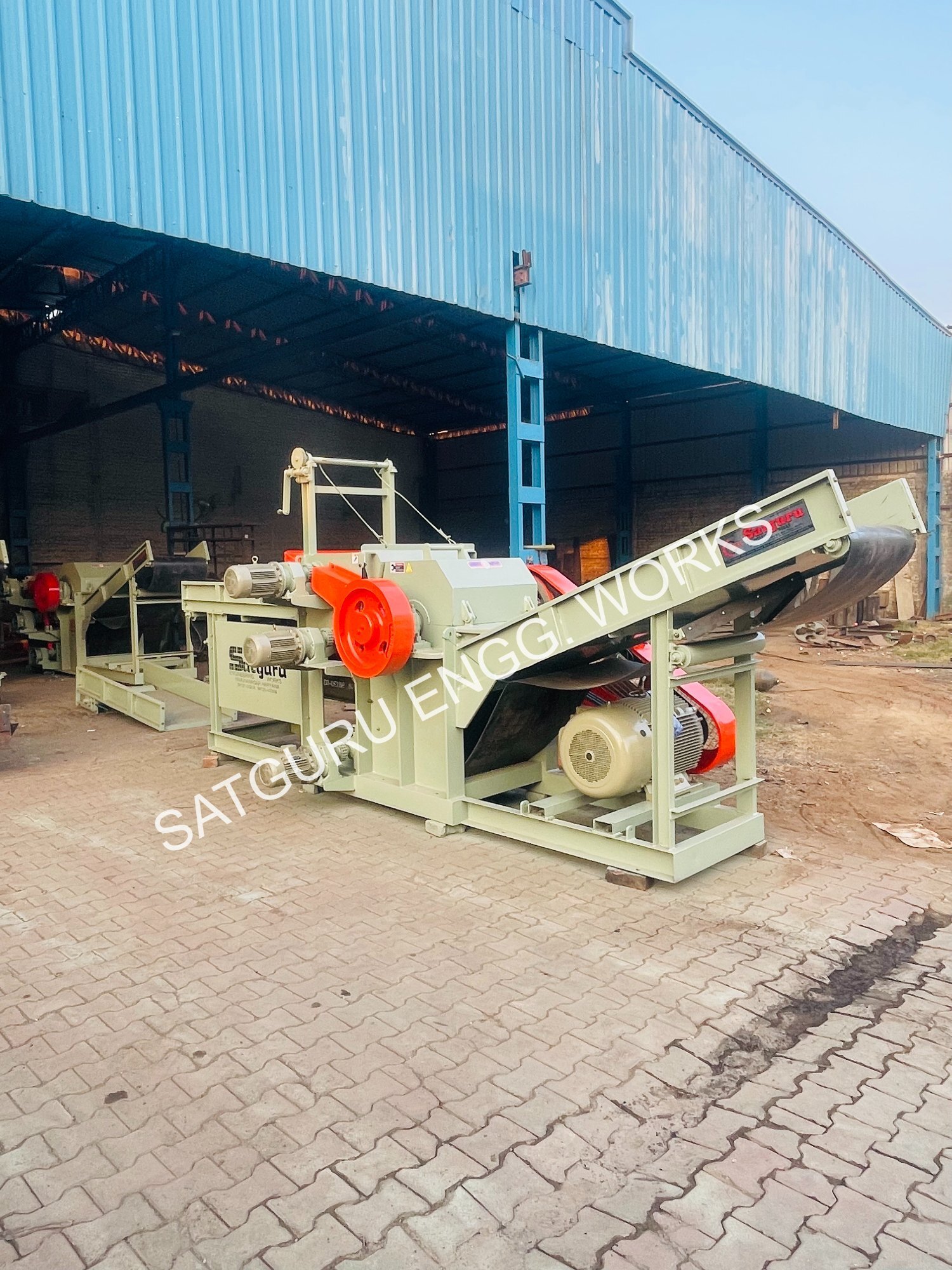 Industrial Wood Chipper Machine - 70 Hp, 2-20 Ton Per Hour Capacity | Heavy-duty Green Design, 1 Year Warranty, Automatic Operation