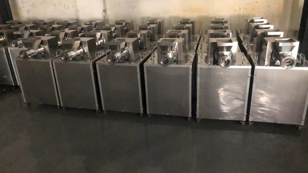 Pasta Making Machine Capacity: 30 Kg/hr