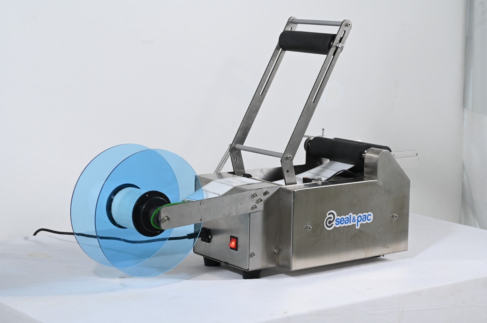 Semi Automatic Round Bottle Labeling Machine - Automatic Grade: Semi-automatic