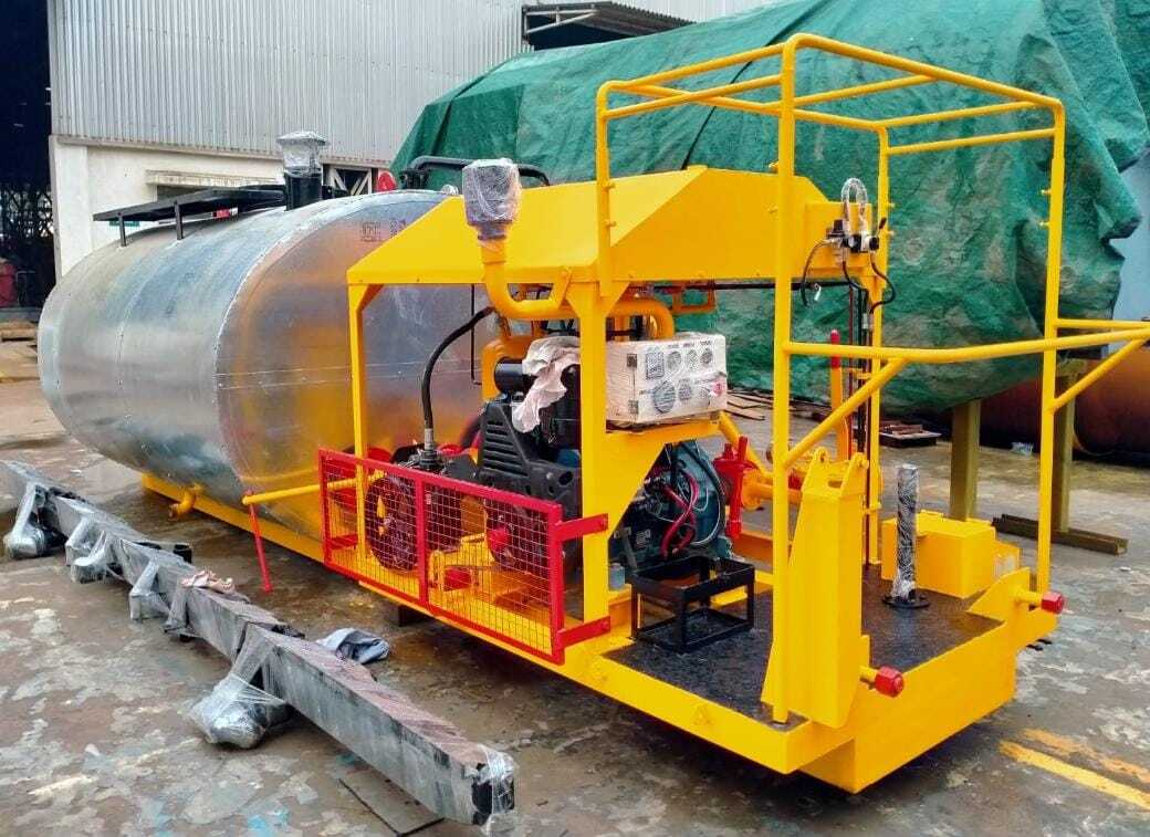 Bitumen Pressure Distributor - Automatic Grade: Semi-automatic