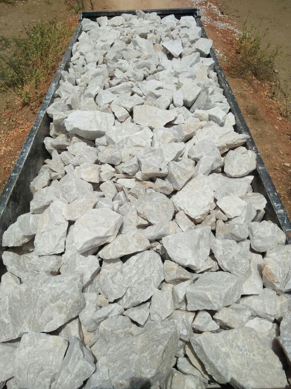 Rose Pink Crushed Quartz Crumb Lumps And Chips For Terrazzo Flooring And Jewelry Use - Size: 75-150 Mm