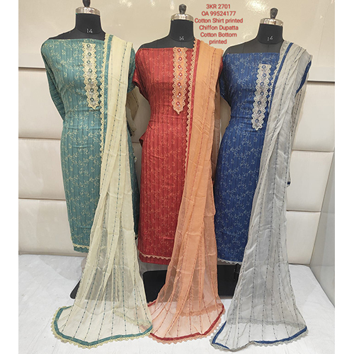चमकीला कॉटन सूट जिसे चिफ़न दुपट्टा के साथ प्रस्तुत किया गया है।
