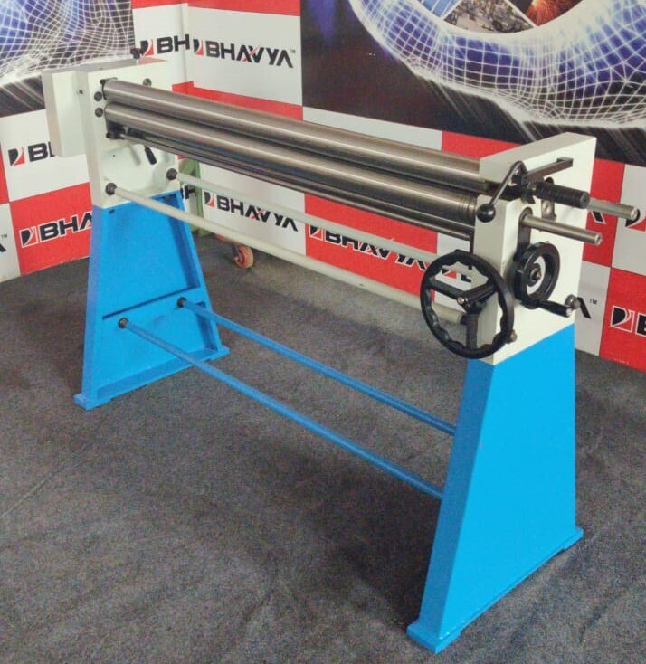 Hand Operated Slip Roll Machine - Color: White And Blue