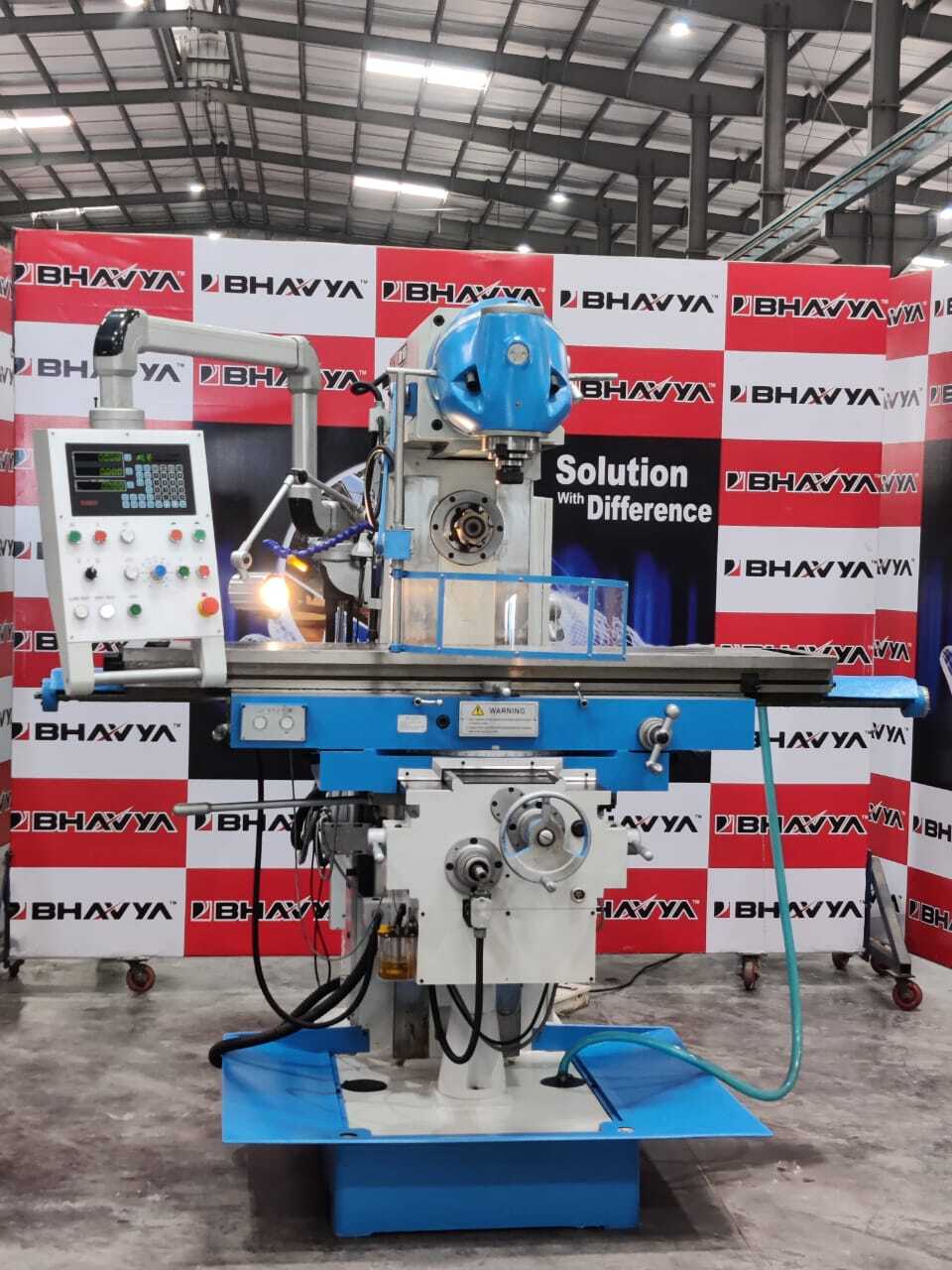 White And Blue Universal Swivel Head Milling Machine
