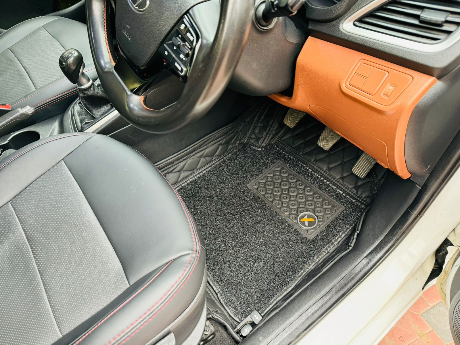 Car Floor Mat - Material: Leatherette