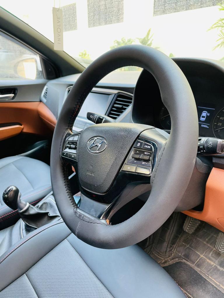 Steering Wheel Cover - Material: Leather