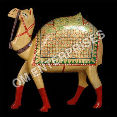 सज्जावटी लकड़ी का ऊंट