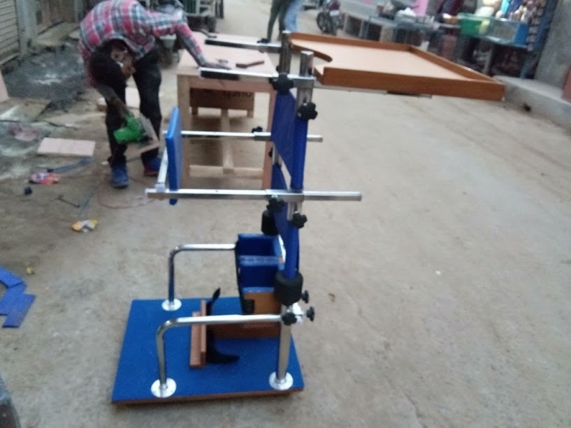 Adjustable Metallic Standing Frame
