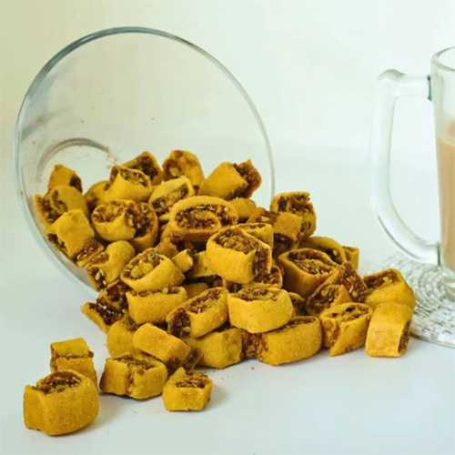 बेक्ड भाकरवाड़ी में प्रोटीन से भरपूर चना आटा होता है।